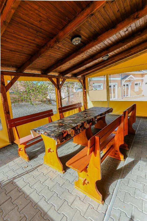 Gardi Apartman Szekszárd Екстериор снимка