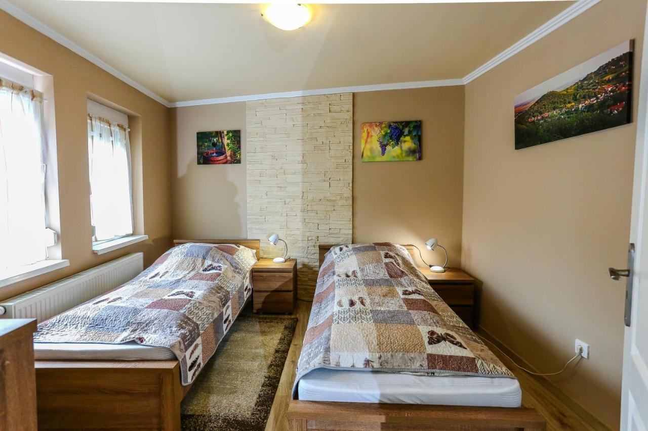 Gardi Apartman Szekszárd Екстериор снимка