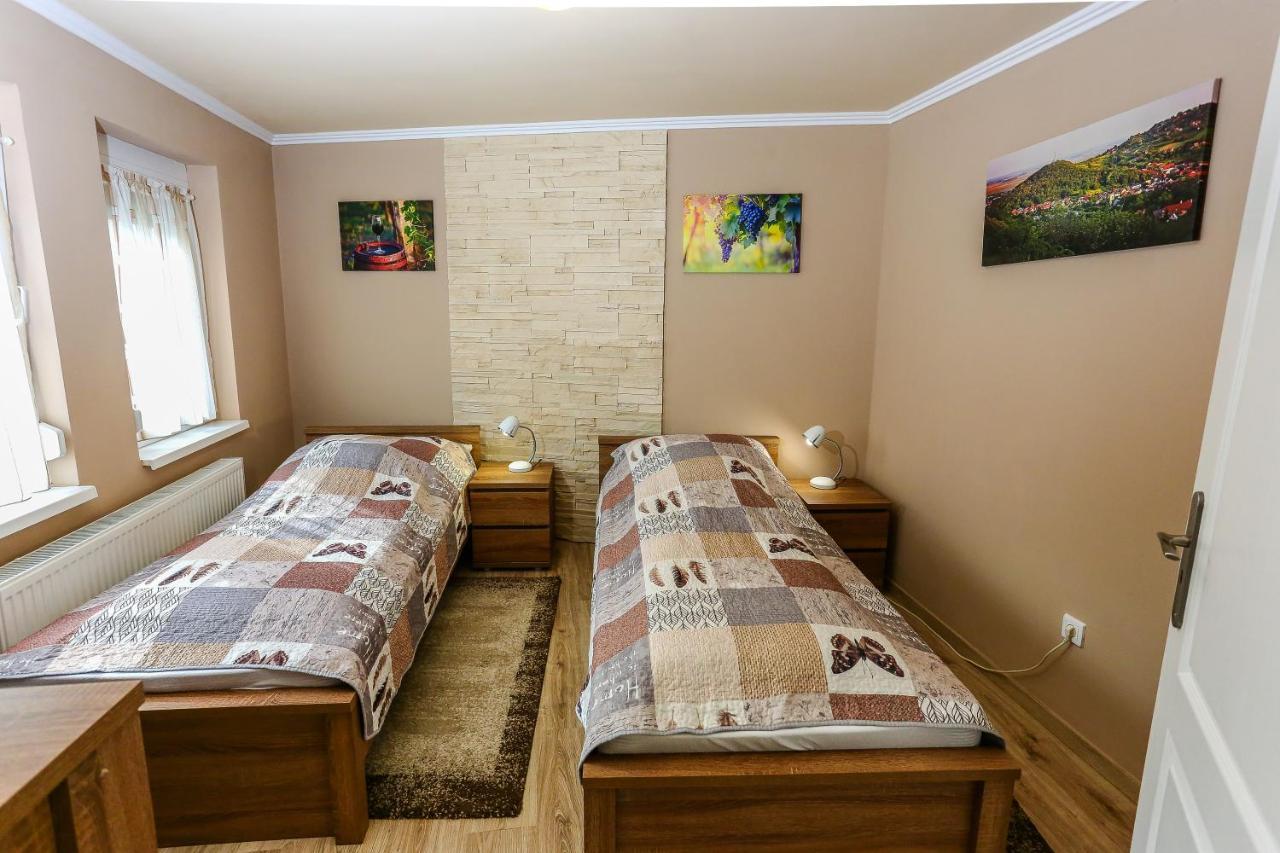 Gardi Apartman Szekszárd Екстериор снимка