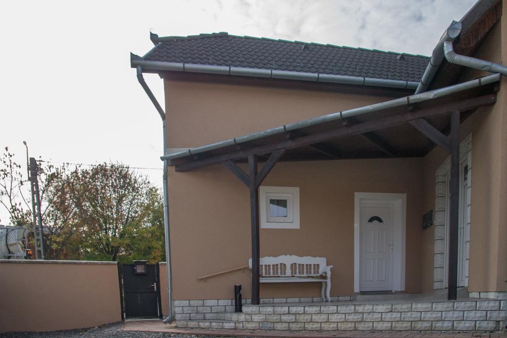 Gardi Apartman Szekszárd Екстериор снимка