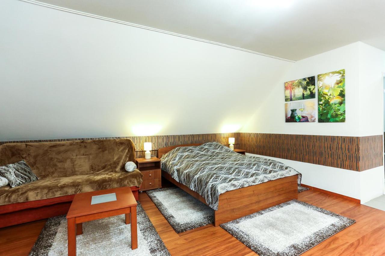 Gardi Apartman Szekszárd Екстериор снимка