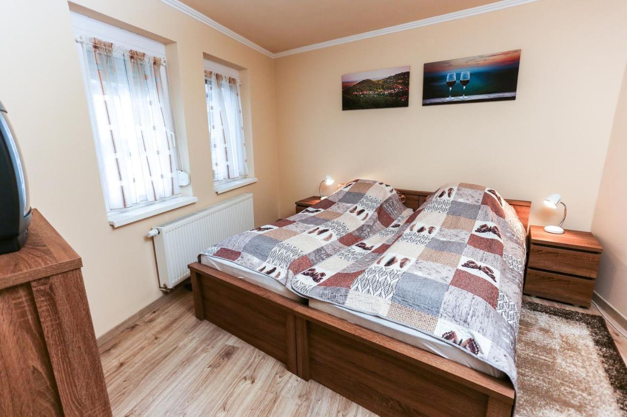 Gardi Apartman Szekszárd Екстериор снимка